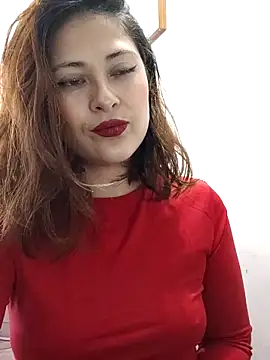 LisbethMoore  online show from February 14, 2025, 1:29 pm