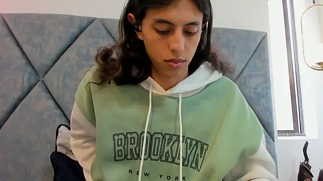 FreyaMoller online show from October 3, 2025, 6:49 pm