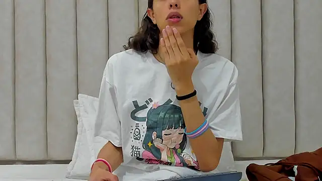 FreyaMoller online show from October 16, 2025, 7:15 pm