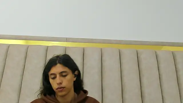 FreyaMoller online show from April 15, 2026, 7:58 pm