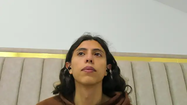 FreyaMoller online show from April 19, 2026, 7:05 pm