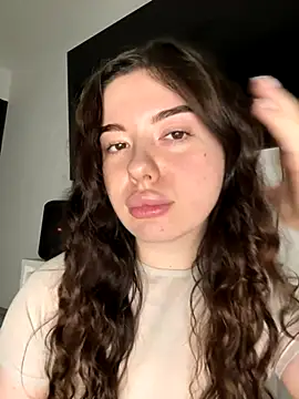 Kimi Ass online show from November 17, 2025, 1:06 pm