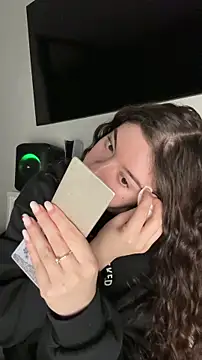 Kimi Ass online show from December 22, 2025, 1:08 pm