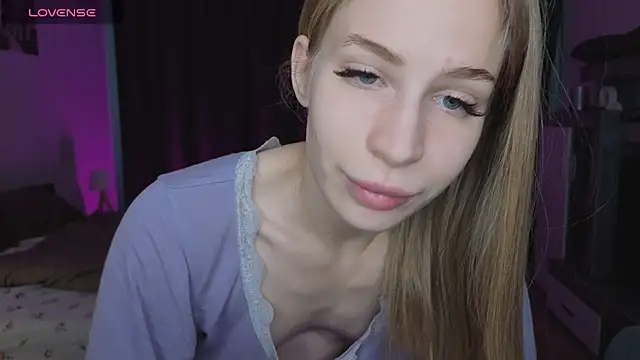 Elis Fox online show from April 19, 2026, 10:58 am