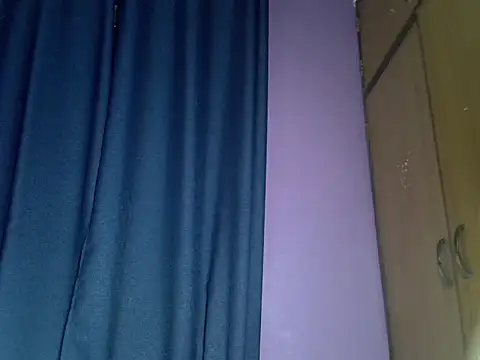 Queen petite  online show from November 9, 2025, 11:47 pm