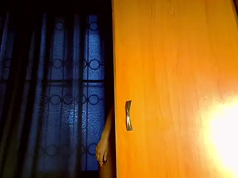 Queen petite  online show from April 2, 2026, 4:21 am