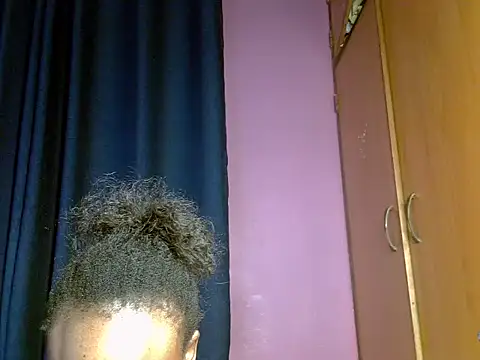 Queen petite  online show from April 22, 2026, 7:48 pm