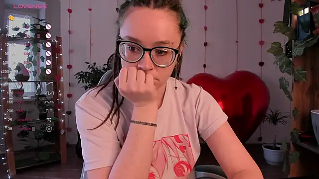 alisahug online show from February 14, 2025, 11:31 am