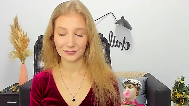 LolaWilsons online show from January 6, 2025, 10:13 am