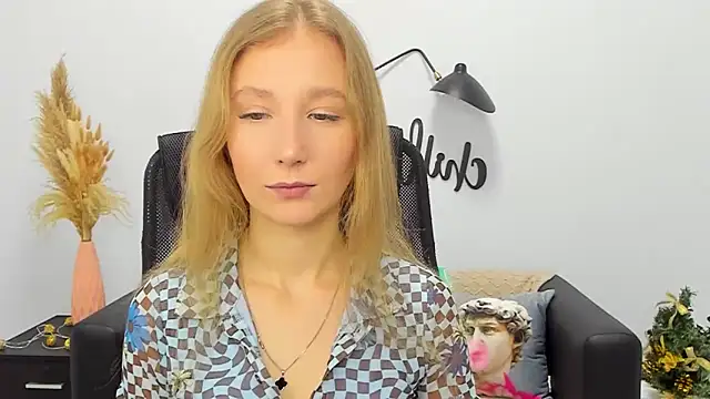 LolaWilsons online show from January 7, 2025, 7:20 am