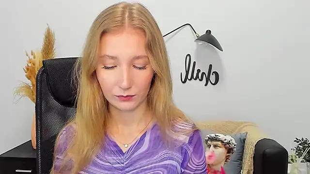 LolaWilsons online show from January 17, 2025, 9:49 am