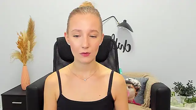 LolaWilsons online show from January 21, 2025, 1:22 pm