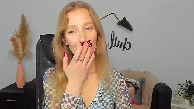 LolaWilsons online show from February 5, 2025, 9:25 am