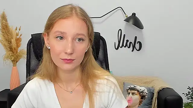 LolaWilsons online show from March 14, 2025, 9:24 am