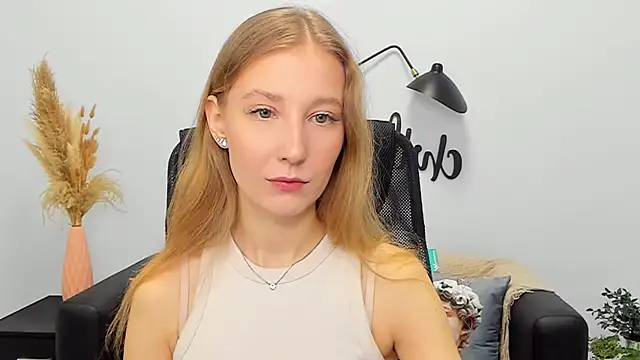 LolaWilsons online show from March 18, 2025, 6:14 am