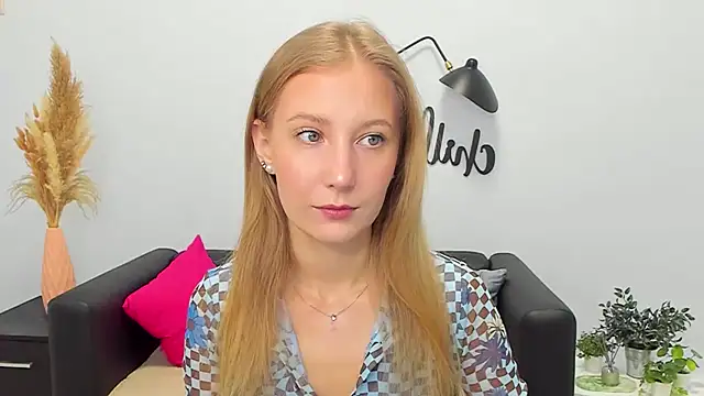 LolaWilsons online show from December 5, 2025, 7:28 am