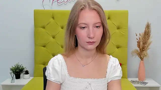 Snapshot of LolaWilsons chatting on May 2, 2026, 7:24 am LolaWilsons online show from May 2, 2026, 7:24 am