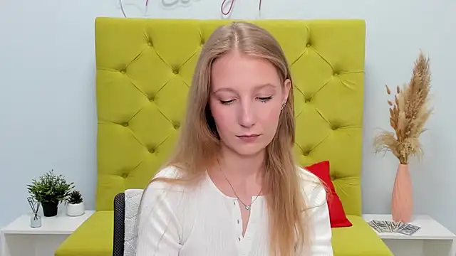 Snapshot of LolaWilsons chatting on May 4, 2026, 8:21 am LolaWilsons online show from May 4, 2026, 8:21 am