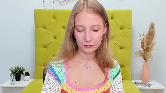 Snapshot of LolaWilsons chatting on May 5, 2026, 6:21 am LolaWilsons online show from May 5, 2026, 6:21 am
