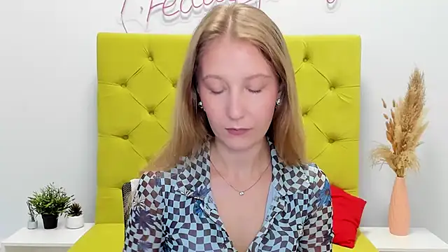 Snapshot of LolaWilsons chatting on May 11, 2026, 6:41 am LolaWilsons online show from May 11, 2026, 6:41 am