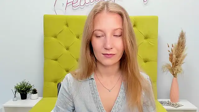 Snapshot of LolaWilsons chatting on May 16, 2026, 7:27 am LolaWilsons online show from May 16, 2026, 7:27 am