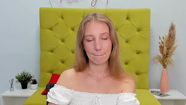 Snapshot of LolaWilsons chatting on May 20, 2026, 6:52 am LolaWilsons online show from May 20, 2026, 6:52 am
