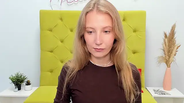 Snapshot of LolaWilsons chatting on June 5, 2026, 6:20 am LolaWilsons online show from June 5, 2026, 6:20 am