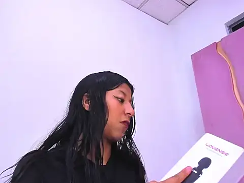 VaneLin18 online show from December 4, 2025, 8:39 pm