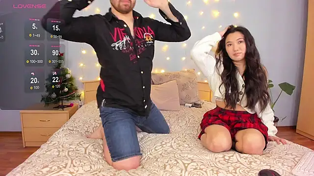 Snapshot of NikkiNSerdron chatting on December 17, 2024, 4:34 am NikkiNSerdron online show from December 17, 2024, 4:34 am