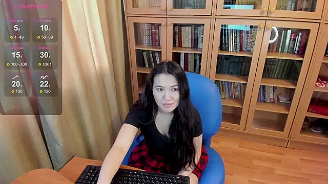 Snapshot of NikkiNSerdron chatting on December 19, 2024, 4:56 am NikkiNSerdron online show from December 19, 2024, 4:56 am