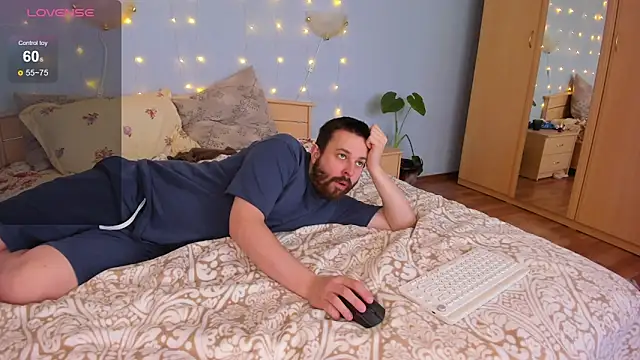 Snapshot of NikkiNSerdron chatting on January 15, 2025, 8:09 am NikkiNSerdron online show from January 15, 2025, 8:09 am