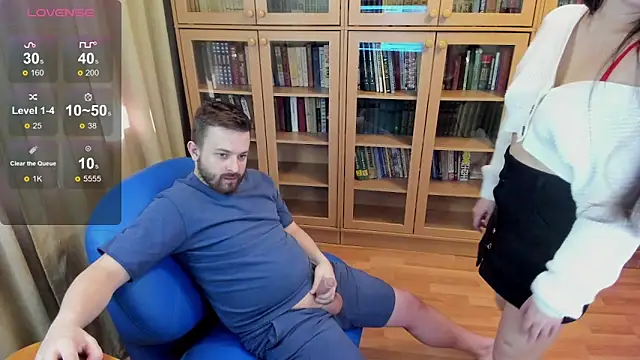 Snapshot of NikkiNSerdron chatting on February 24, 2025, 4:27 am NikkiNSerdron online show from February 24, 2025, 4:27 am