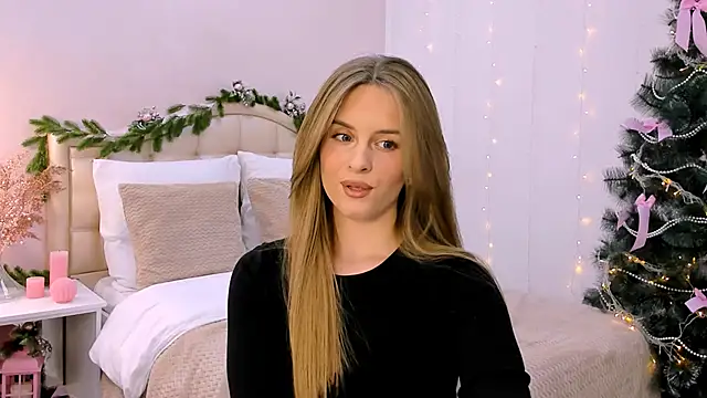 RozzitaBedberry online show from January 18, 2025, 11:11 pm