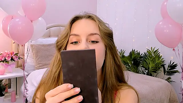 RozzitaBedberry online show from January 28, 2025, 9:08 am