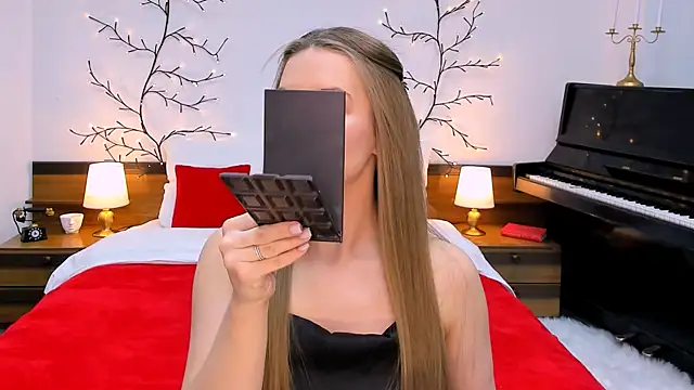 RozzitaBedberry online show from February 7, 2025, 8:10 pm