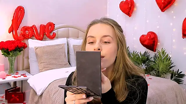 RozzitaBedberry online show from February 16, 2025, 12:54 pm