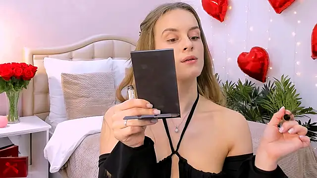 RozzitaBedberry online show from February 19, 2025, 1:06 pm