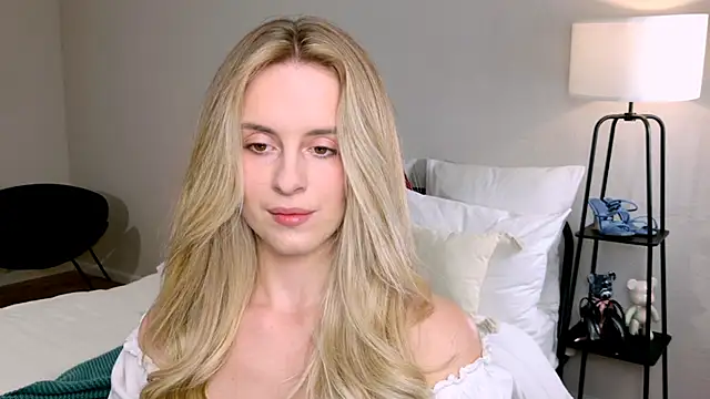 RozzitaBedberry online show from September 21, 2025, 1:02 pm