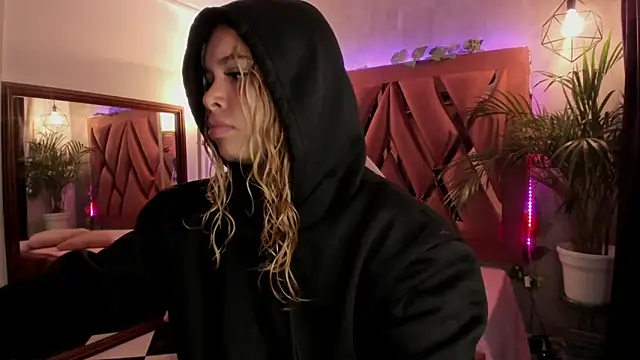 Haelycute online show from February 11, 2025, 11:21 am