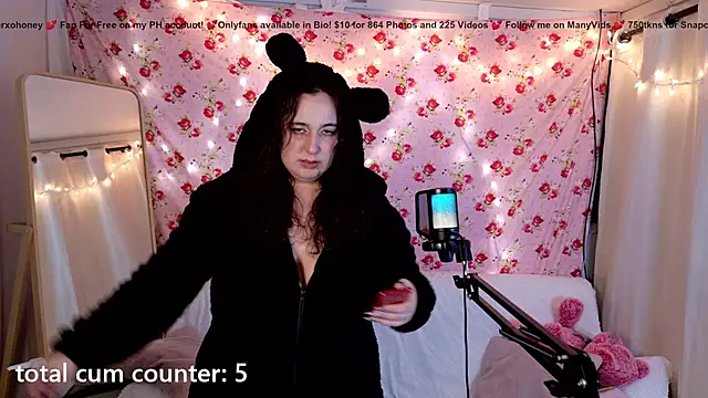 Snapshot of amberxoxhoney chatting on February 28, 2025, 5:37 am amberxoxhoney online show from February 28, 2025, 5:37 am