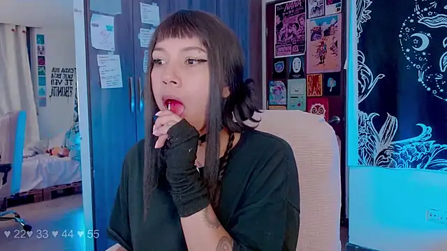 melissahowl online show from October 8, 2025, 1:03 am