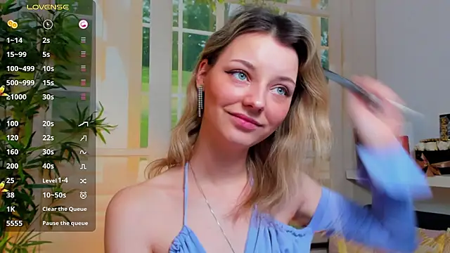 pretty little thing online show from January 31, 2025, 9:48 pm