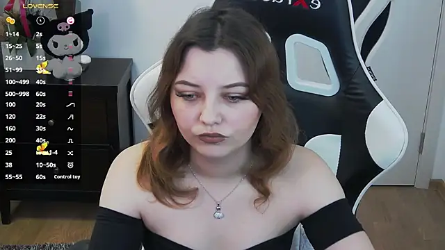 pretty little thing online show from April 21, 2026, 5:28 pm