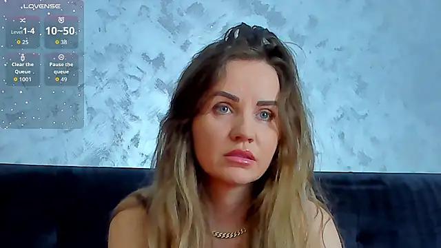 3lla Rose online show from March 4, 2026, 7:53 pm