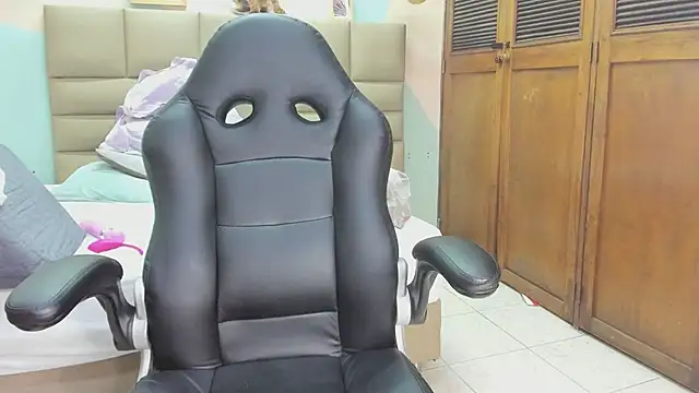 lilybaudyn  online show from February 26, 2025, 8:04 am