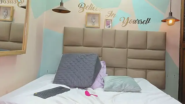 lilybaudyn  online show from March 21, 2025, 5:11 am