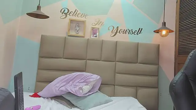 lilybaudyn  online show from March 21, 2025, 8:17 am