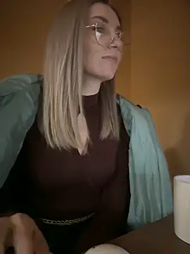 Crazy-Rosa online show from February 7, 2025, 4:14 pm