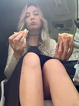 Crazy-Rosa online show from April 21, 2026, 6:41 am