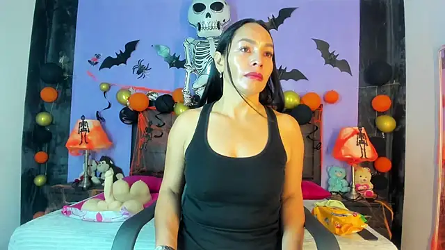 MaduraLuciana online show from October 21, 2025, 11:00 am